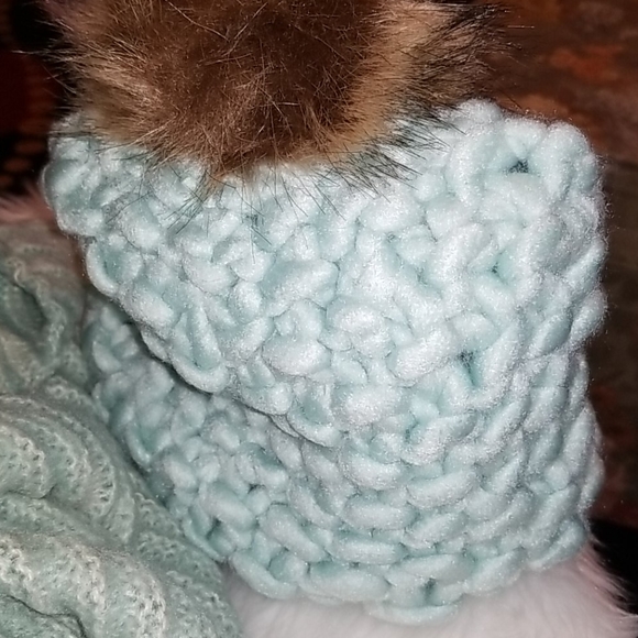 OCTOBER LOVE Bundle of "Mint Colored" Beanie-Scarf - Picture 10 of 13
